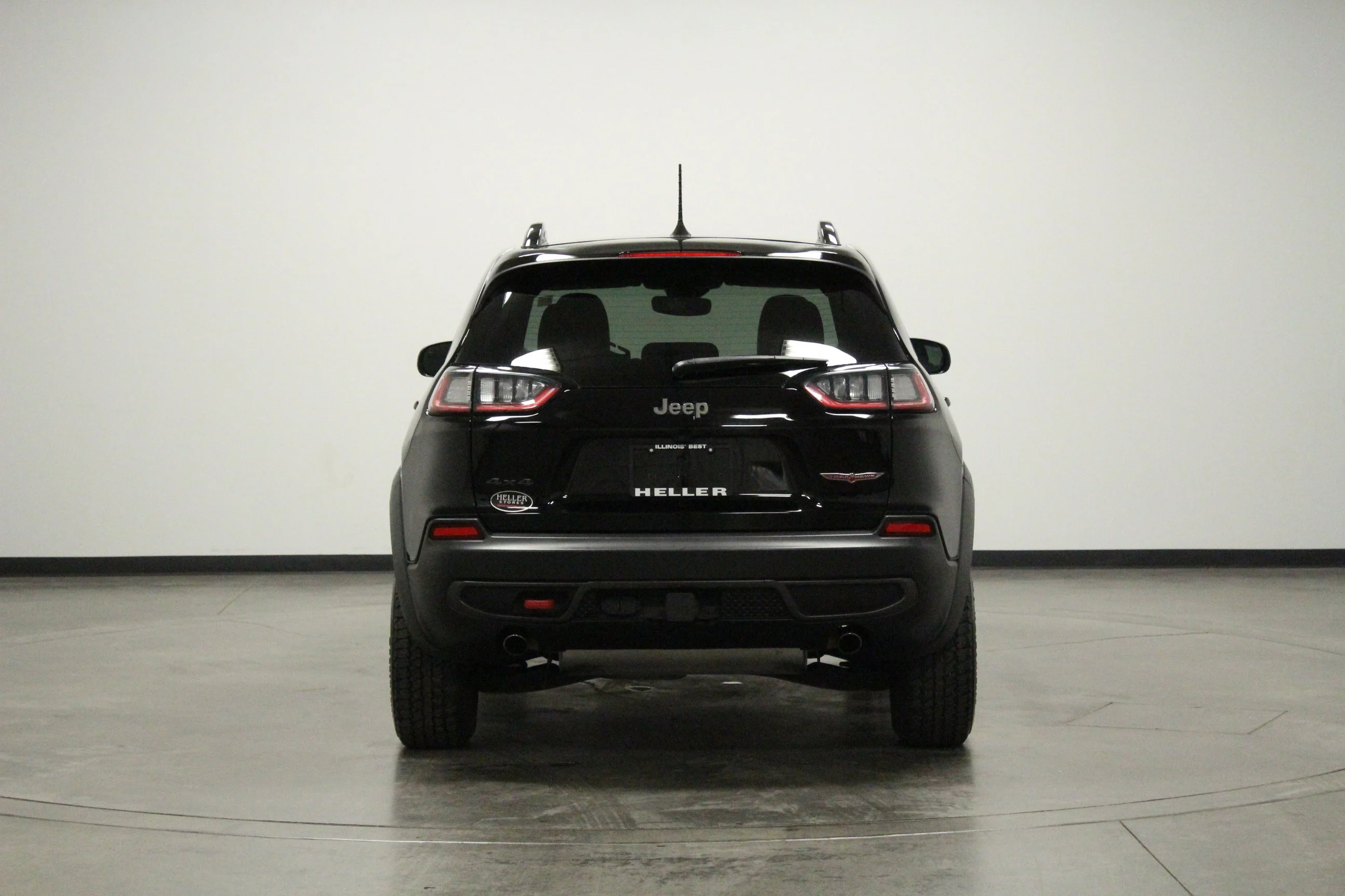 Used 2022 Diamond Black Crystal Pearlcoat Jeep Trailhawk image 7