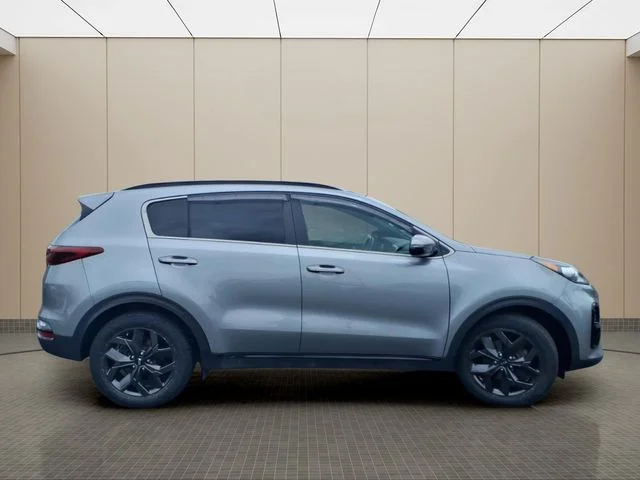 Used 2022 Gray Kia Nightfall image 7