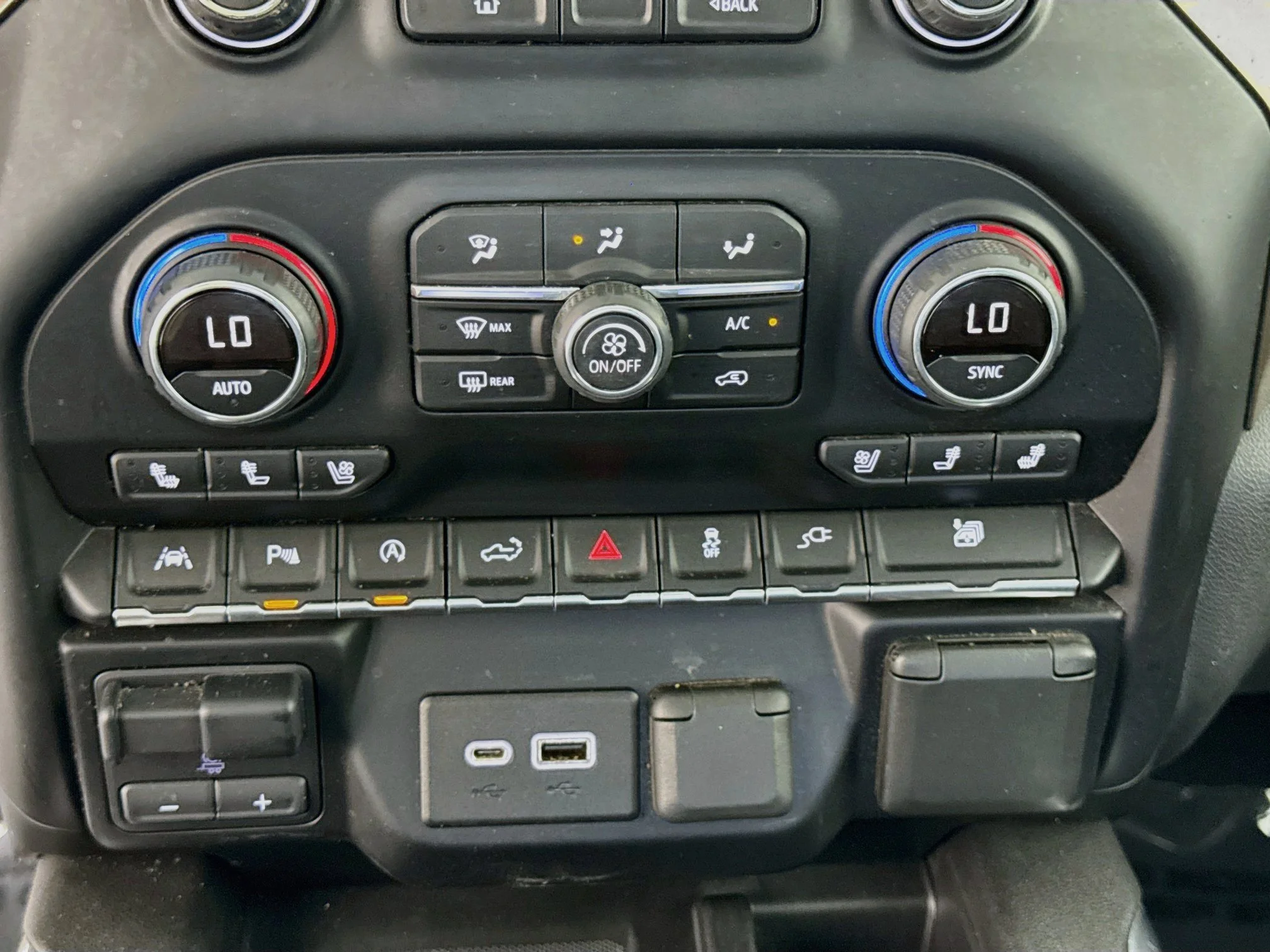 Used 2019 HAVANA BROWN METALLIC Chevrolet High Country image 18