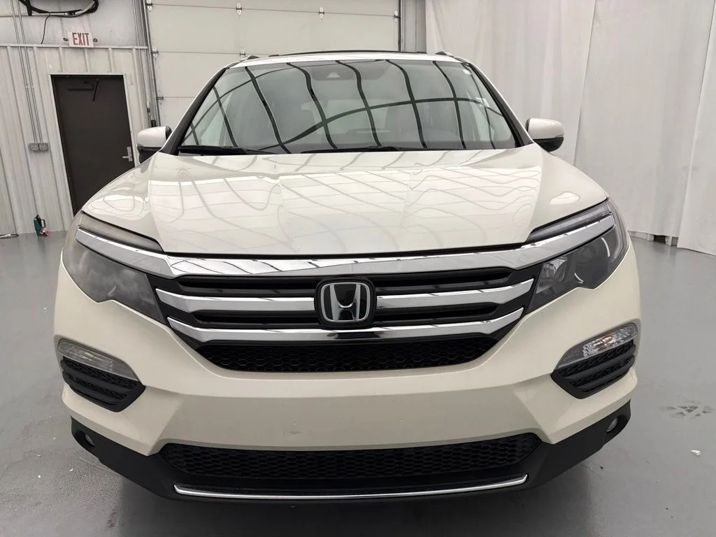 Used 2016 White Honda Touring image 2