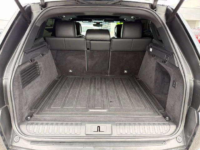 Used 2021  Land Rover HST image 29