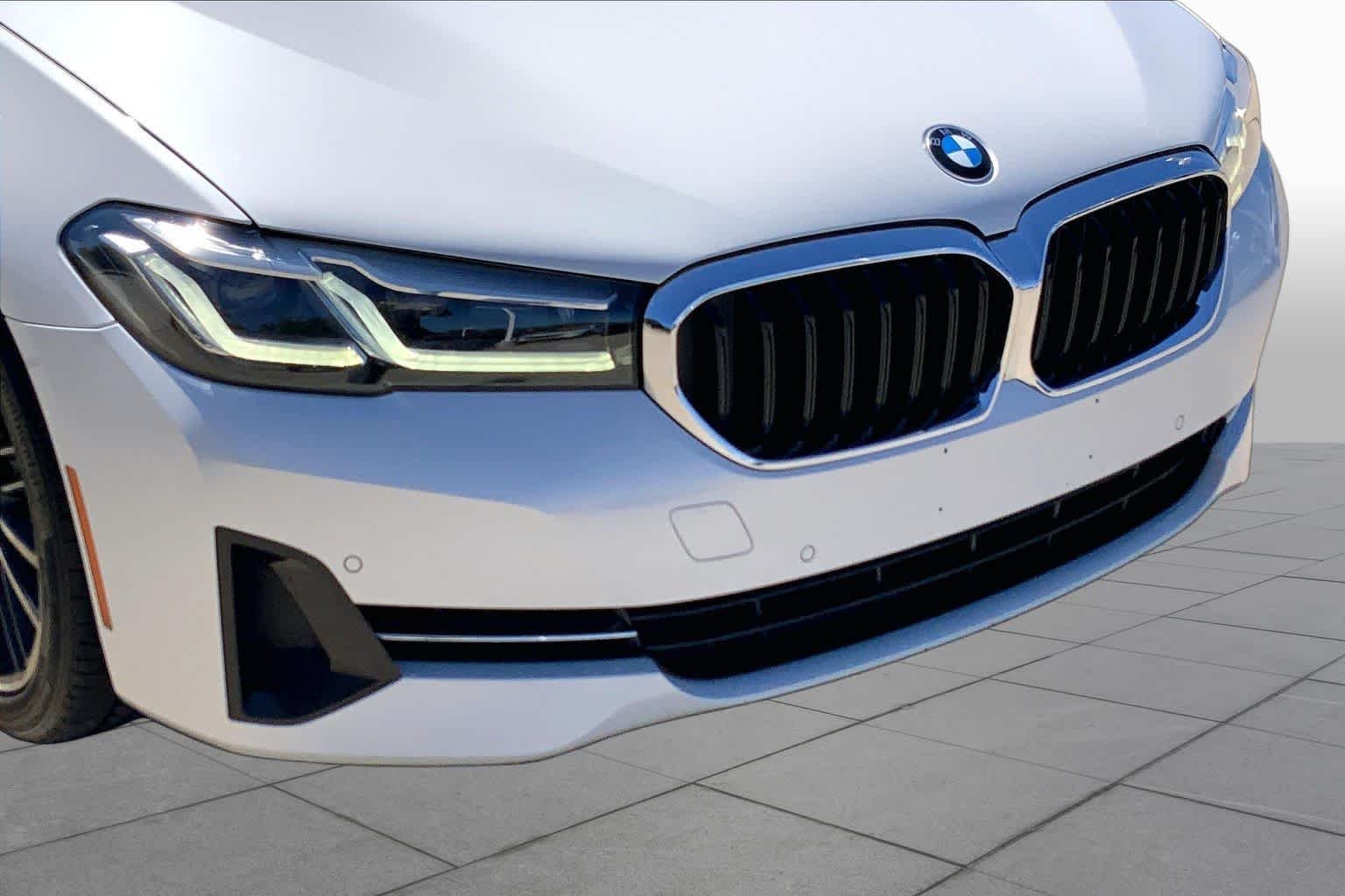 Used 2022 Mineral White Metallic BMW 540i image 30
