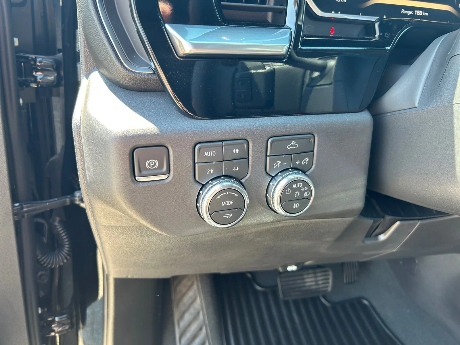 New 2026 Onyx Black GMC Elevation image 15