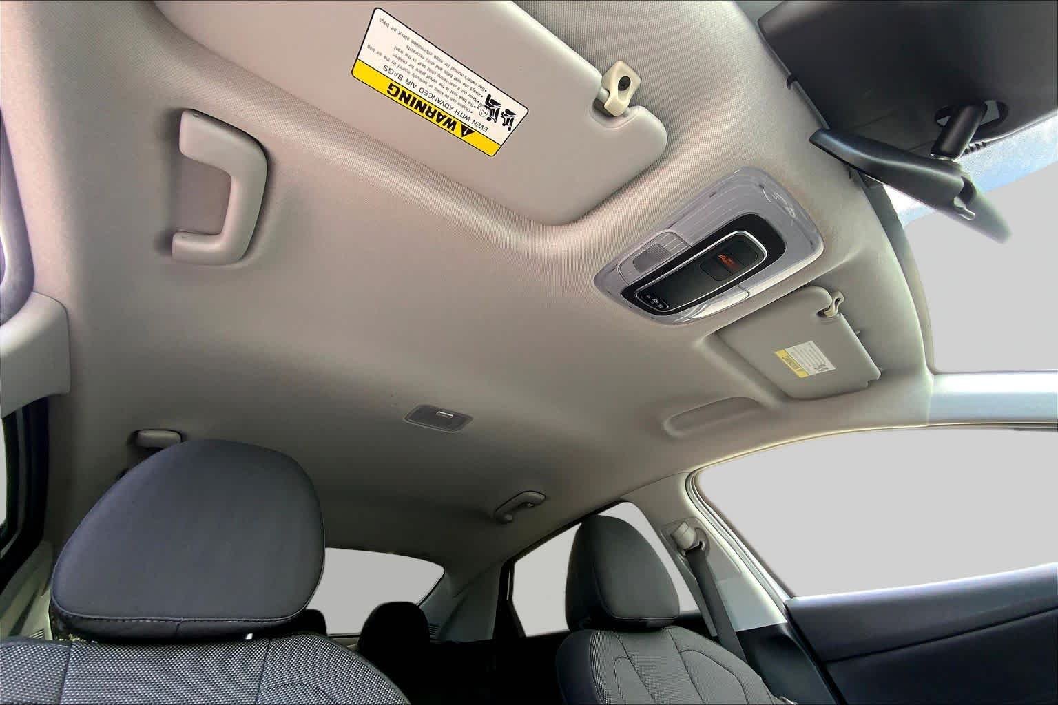 Used 2021 Quartz White Hyundai SE image 14