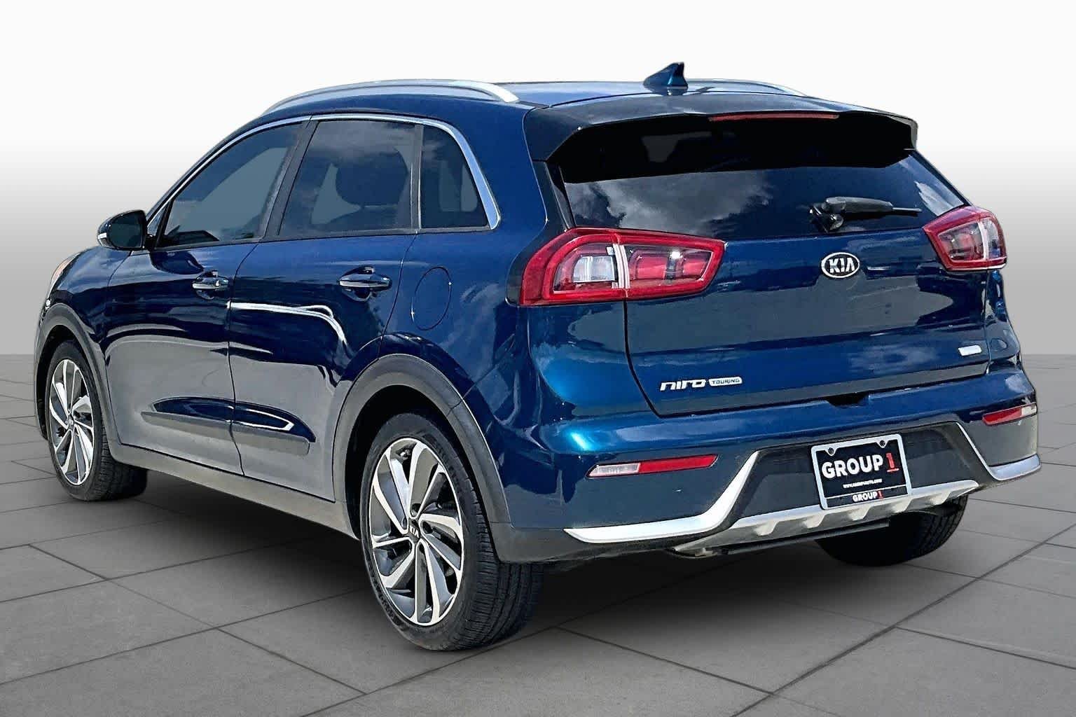 Used 2018 CERULEAN Kia Touring image 11