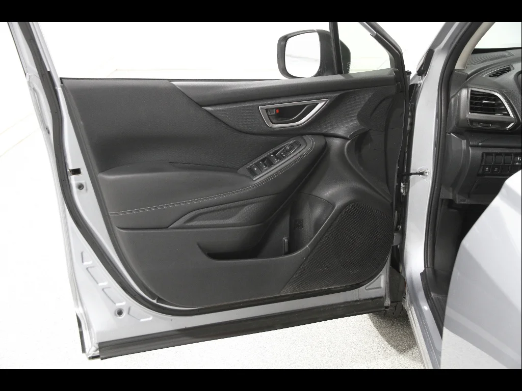 Used 2019 Ice Silver Metallic Subaru Base image 4