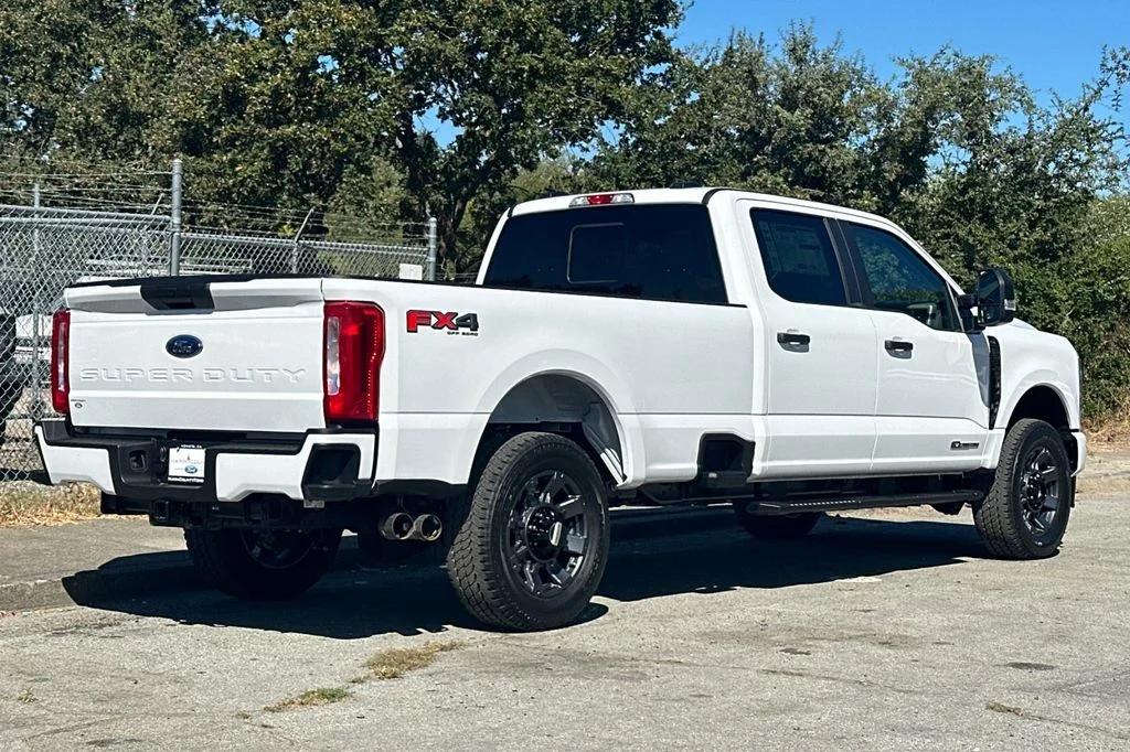 New 2026 Oxford White Ford F-350® XL image 4