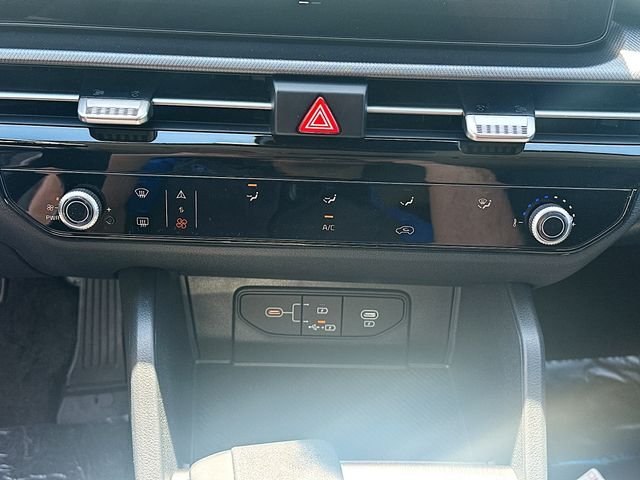 Used 2026 Snow White Pearl Kia LX image 15