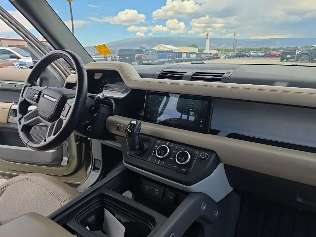 Used 2020 Green Land Rover HSE image 15