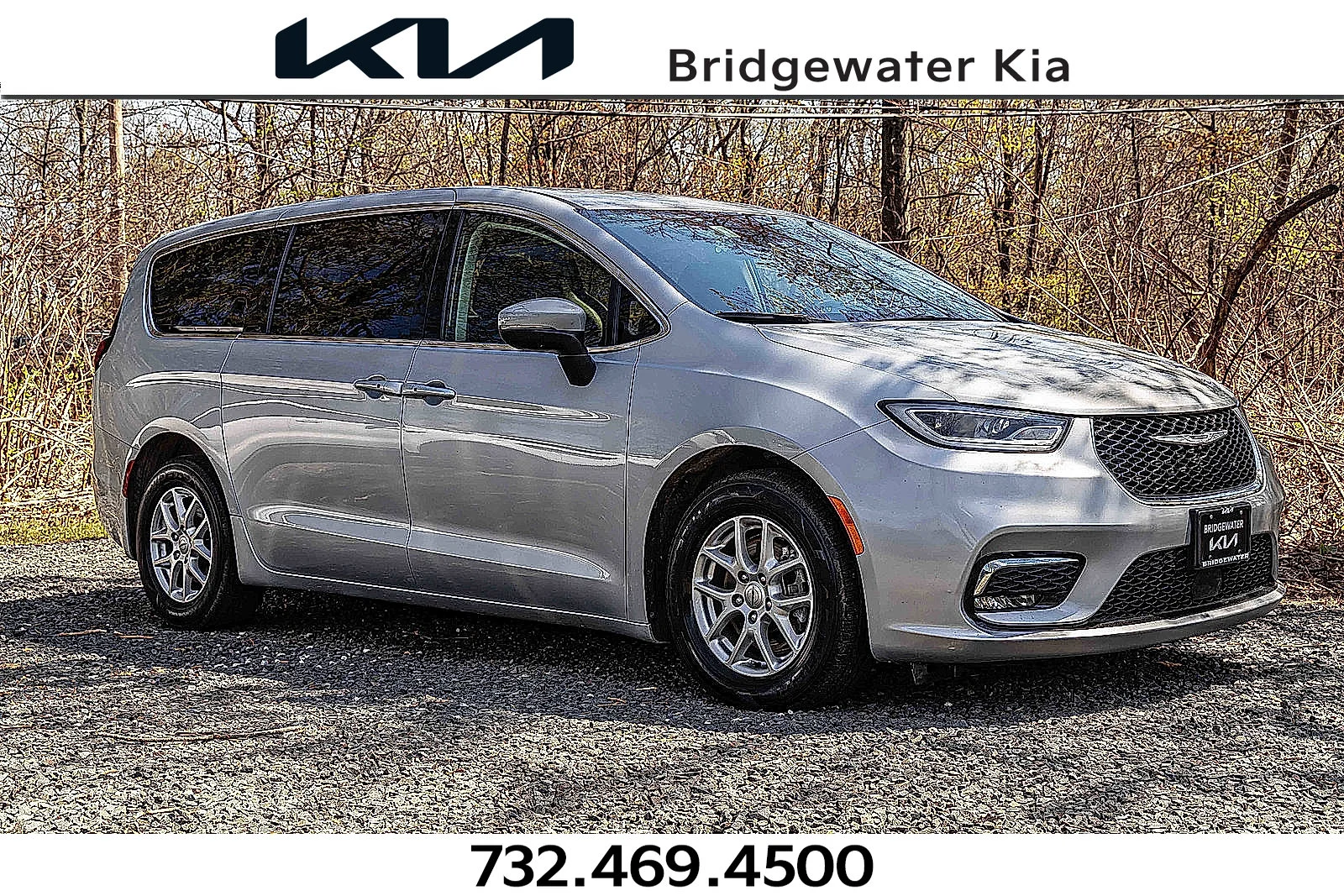 2023 Chrysler Pacifica Touring L's photo