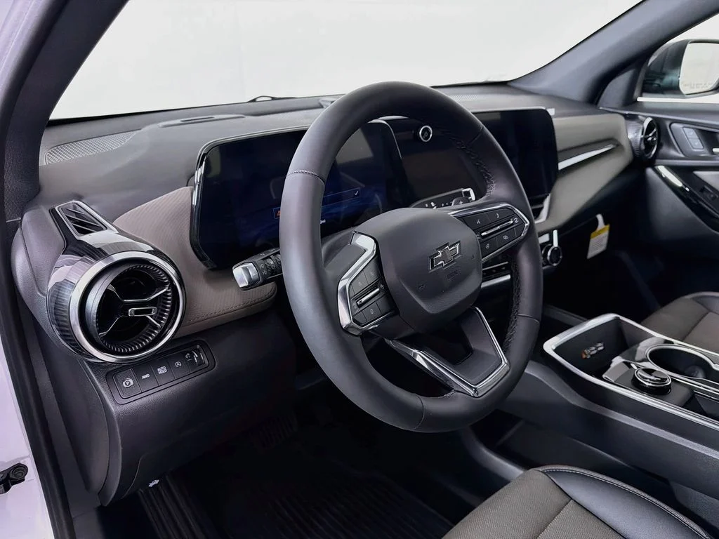 New 2027 White Chevrolet LT image 9