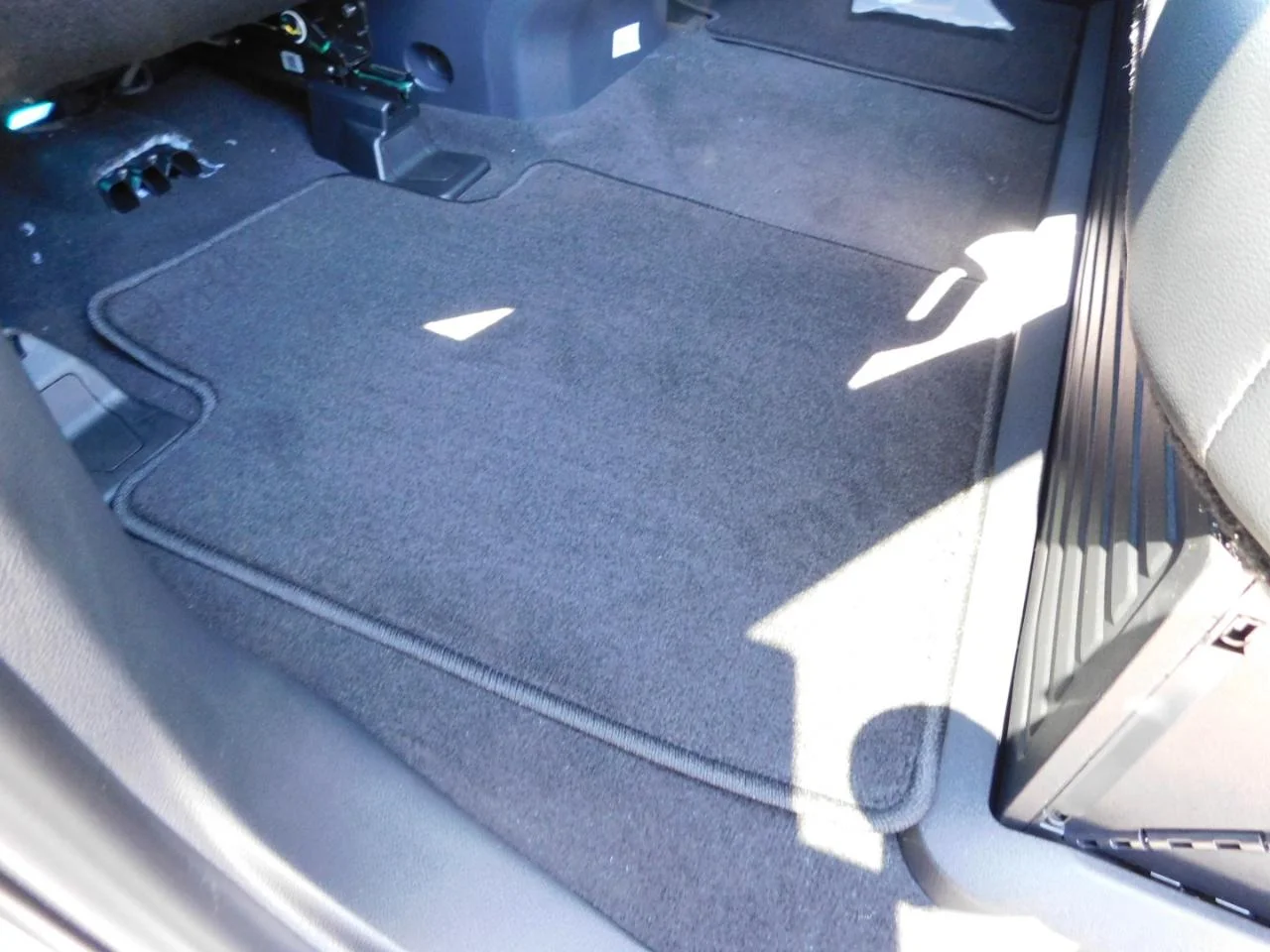 New 2027 Carbonized Gray Metallic Ford F-250® Lariat® image 28