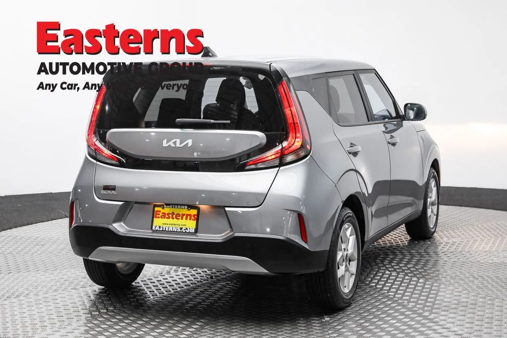 Used 2023  Kia LX image 5