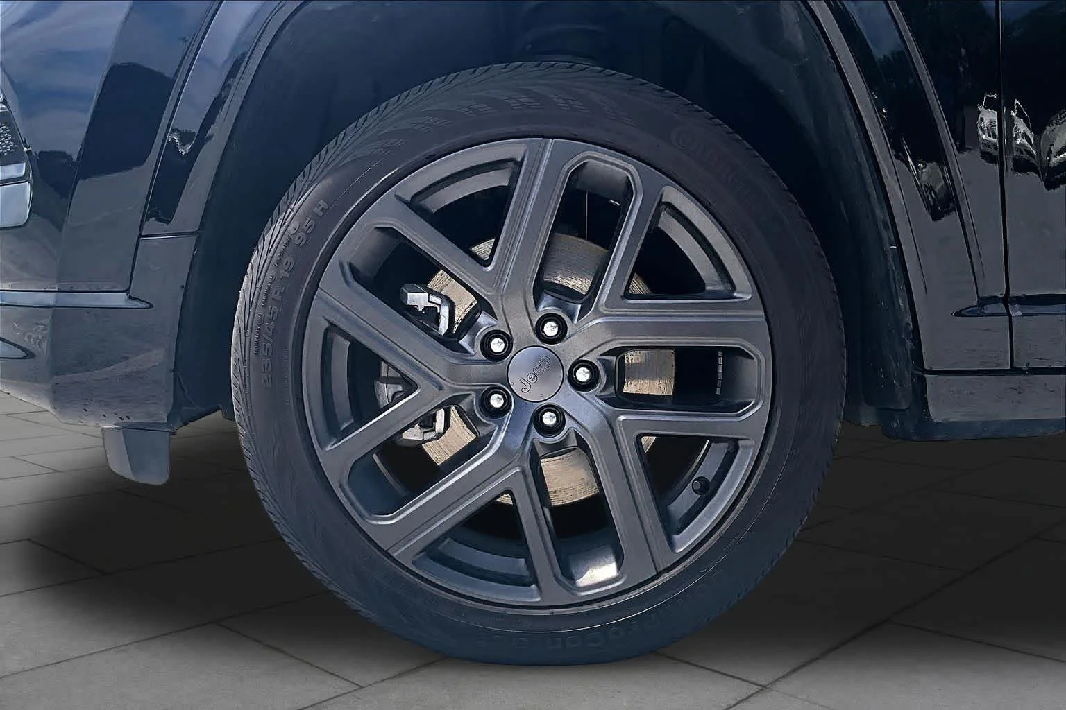 Used 2024 Diamond Black Crystal Pearlcoat Jeep Limited image 18