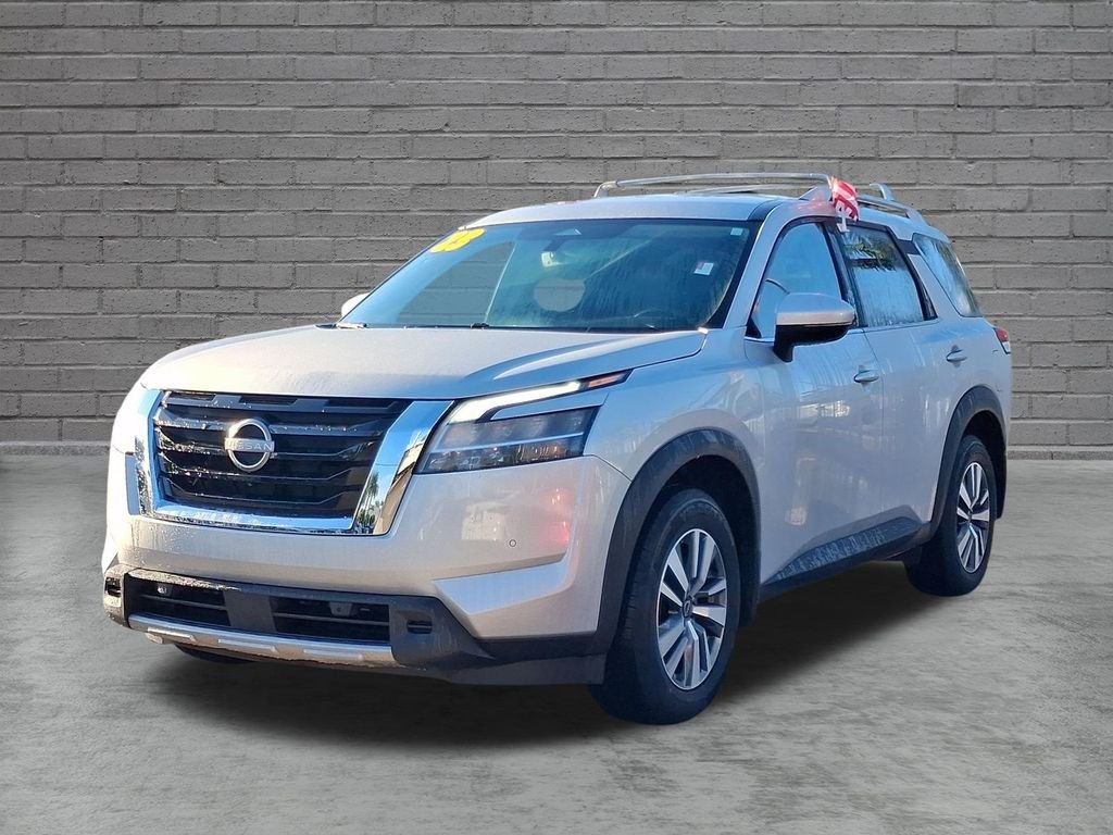 Used 2023 Silver Nissan SL image 4