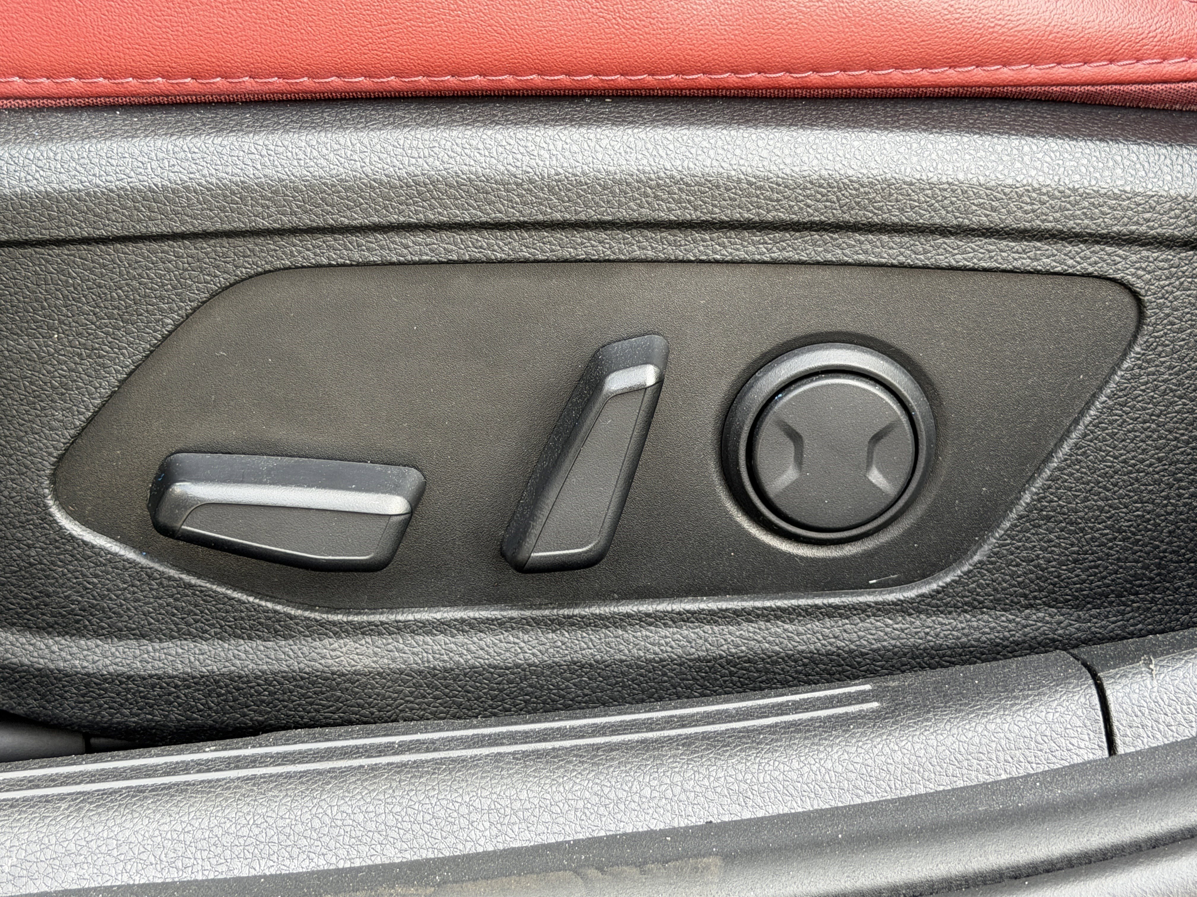 Used 2023 Wolf Gray Kia GT-Line image 16