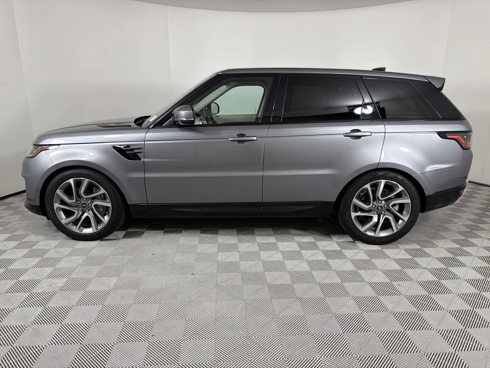Used 2022 Eiger Gray Metallic Land Rover HSE Silver Edition image 2