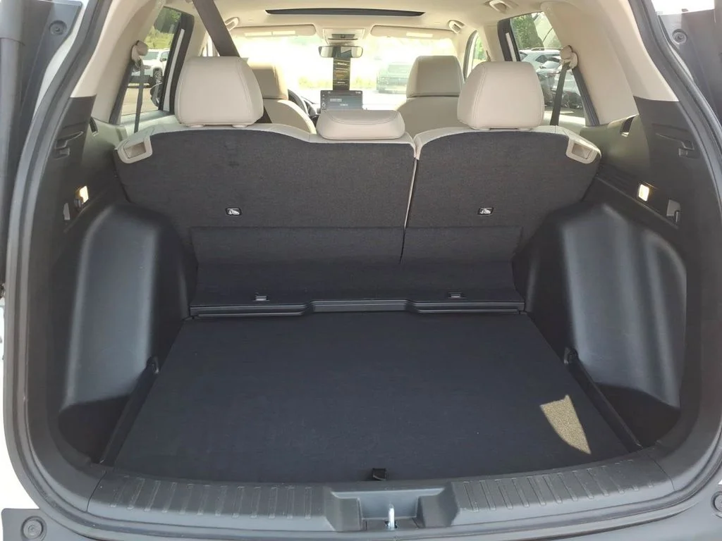 Used 2024 White Honda EX-L image 22