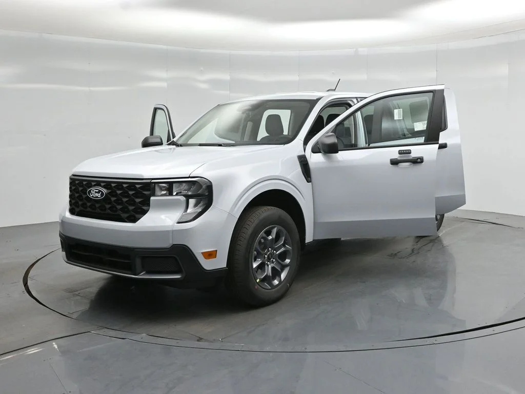 New 2026 Space White Metallic Ford XLT image 23