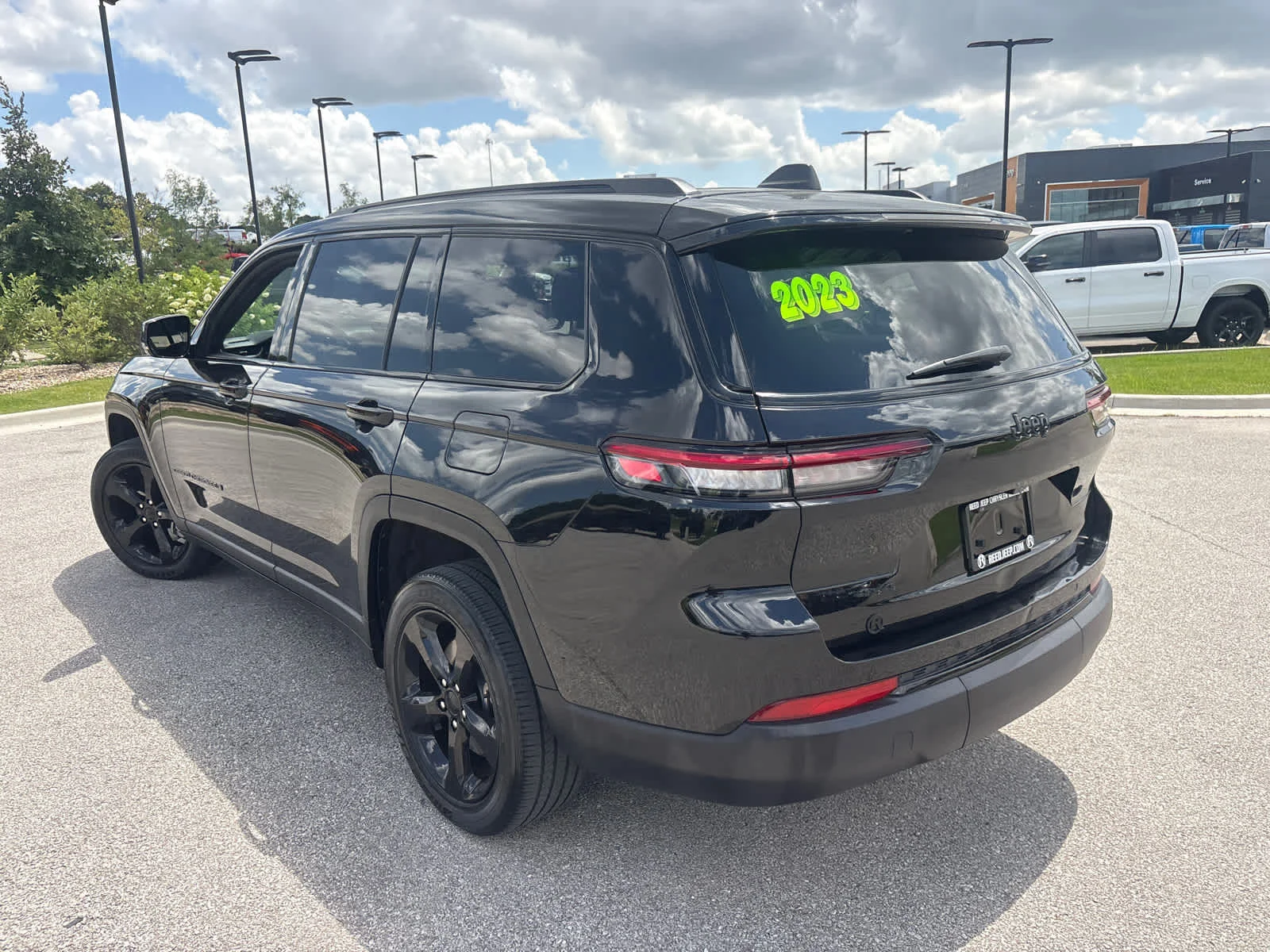 Used 2023 Diamond Black Crystal Pearlcoat Jeep Altitude X image 8
