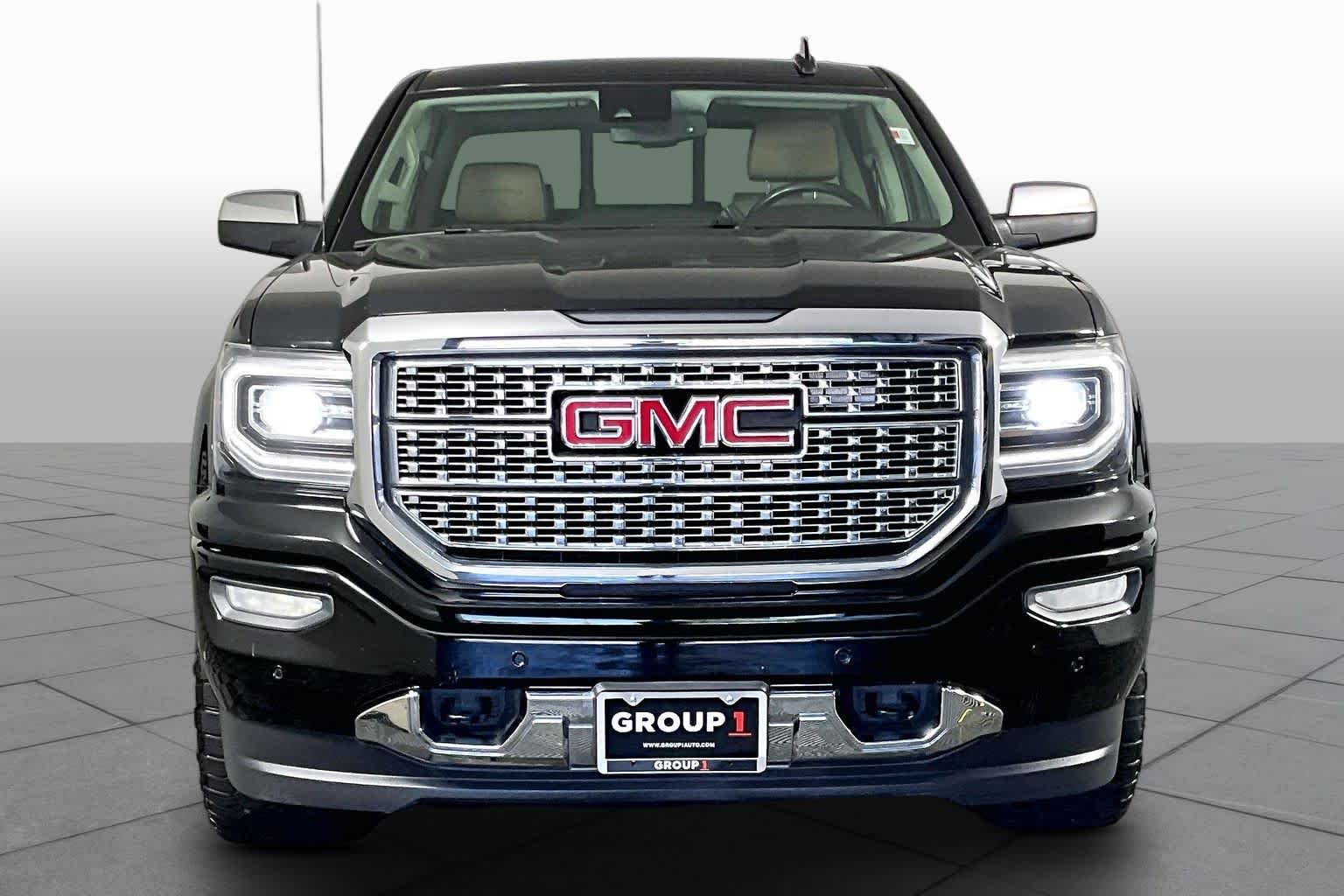 Used 2017 Onyx Black GMC Denali image 4