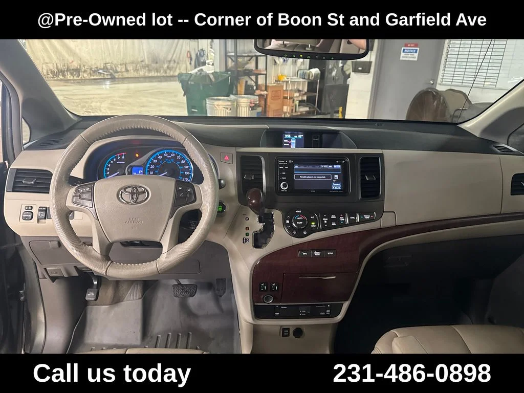 Used 2013 Green Toyota XLE image 18