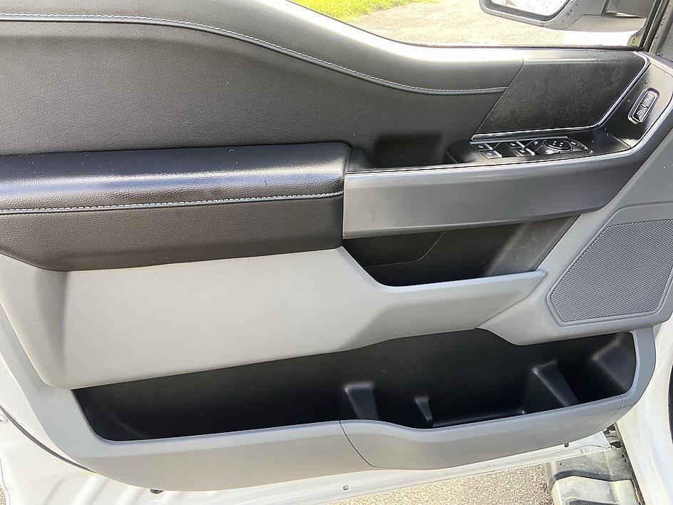 Used 2025 Oxford White Ford XLT image 11