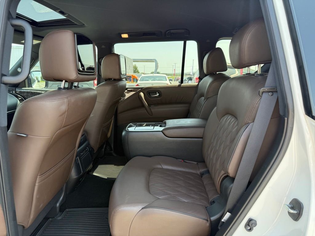 Used 2023 White Nissan Platinum image 8