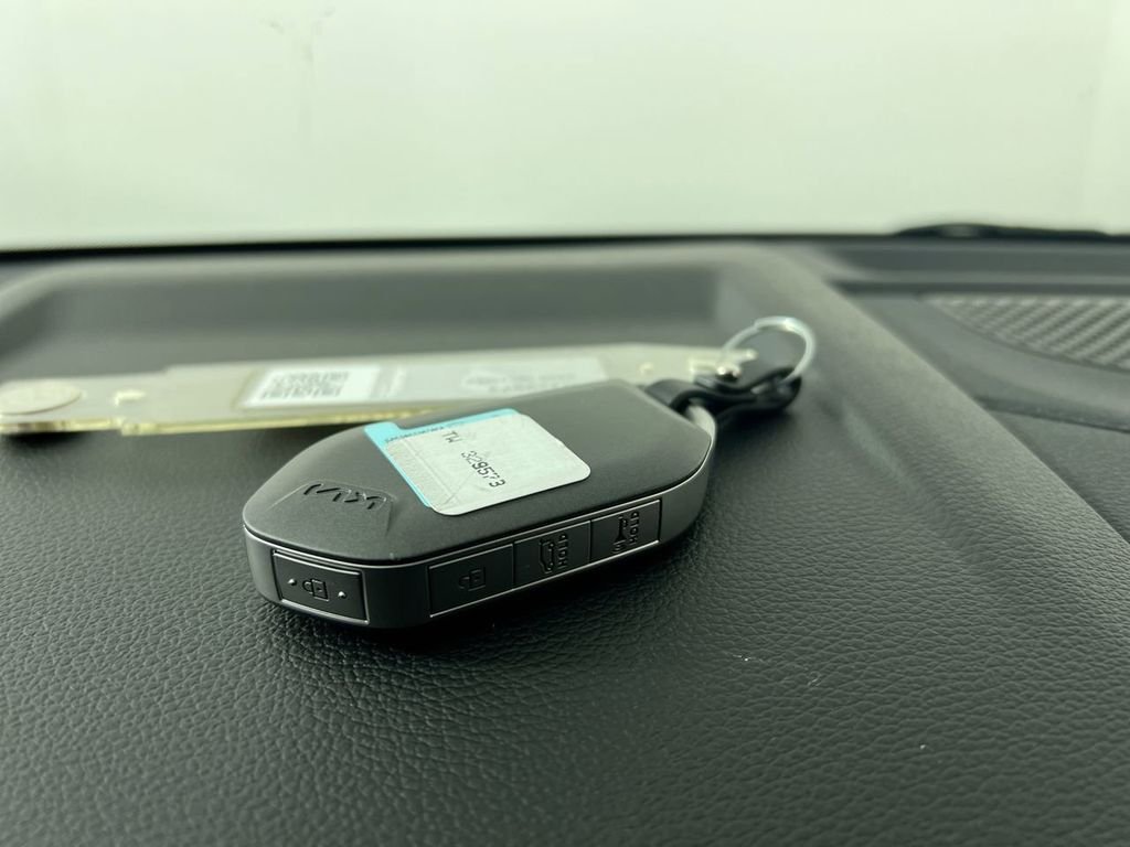 New 2026 Glacial White Pearl Kia EX image 33