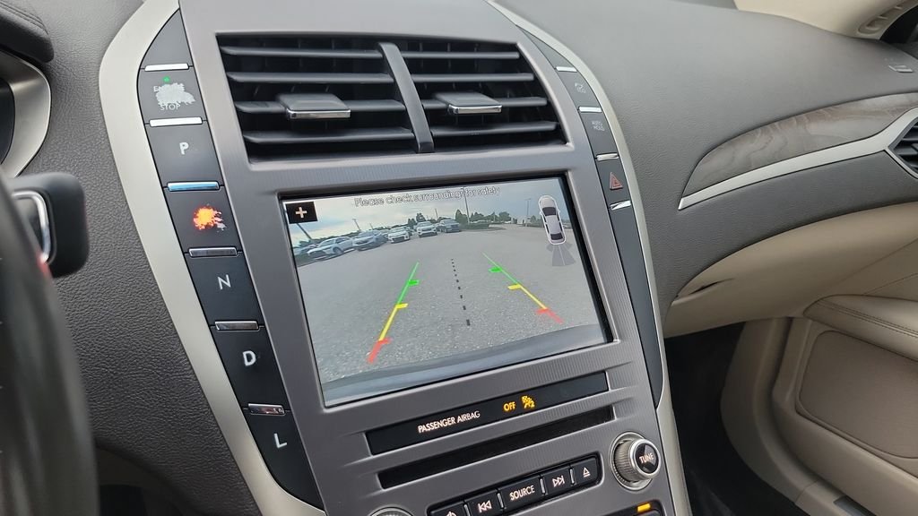 Used 2017 Gray Lincoln Reserve image 17