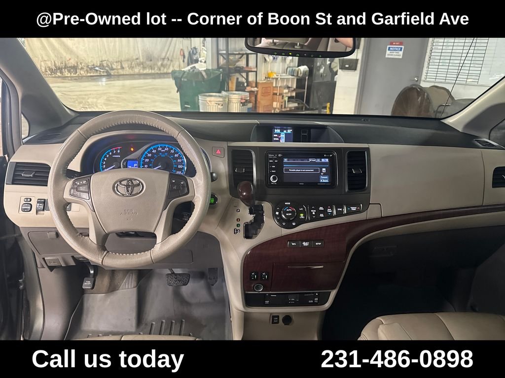 Used 2013 Green Toyota XLE image 18