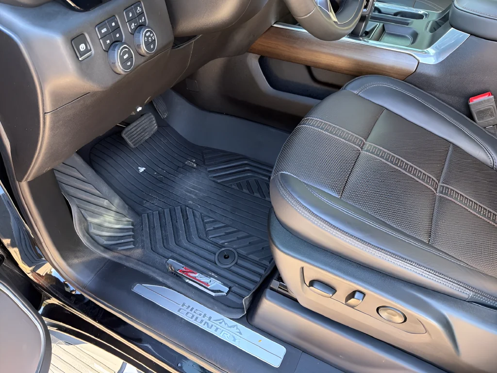 Used 2025 Black Chevrolet High Country image 19