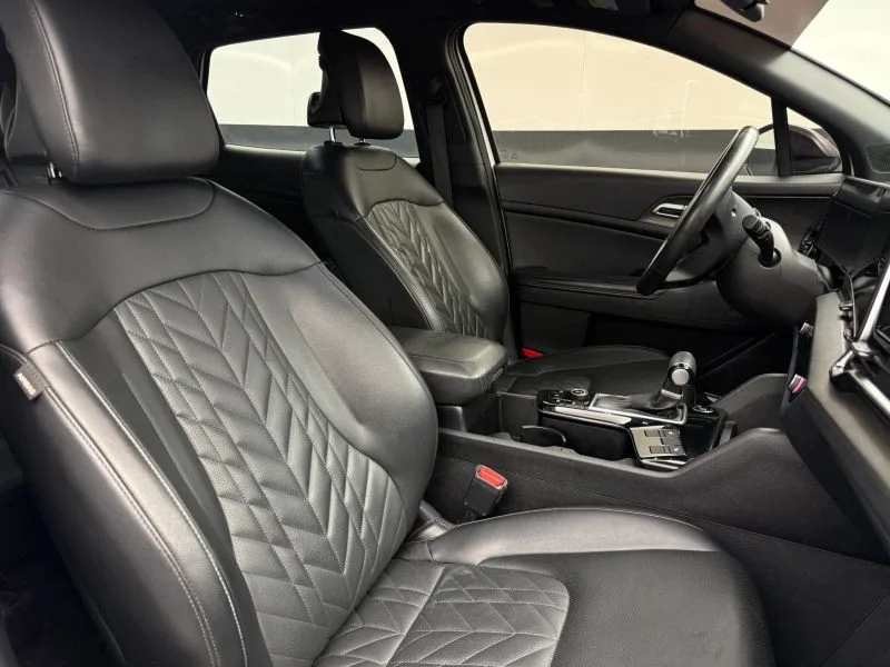 Used 2023 White Kia X-Line Sport Utility 4D image 22