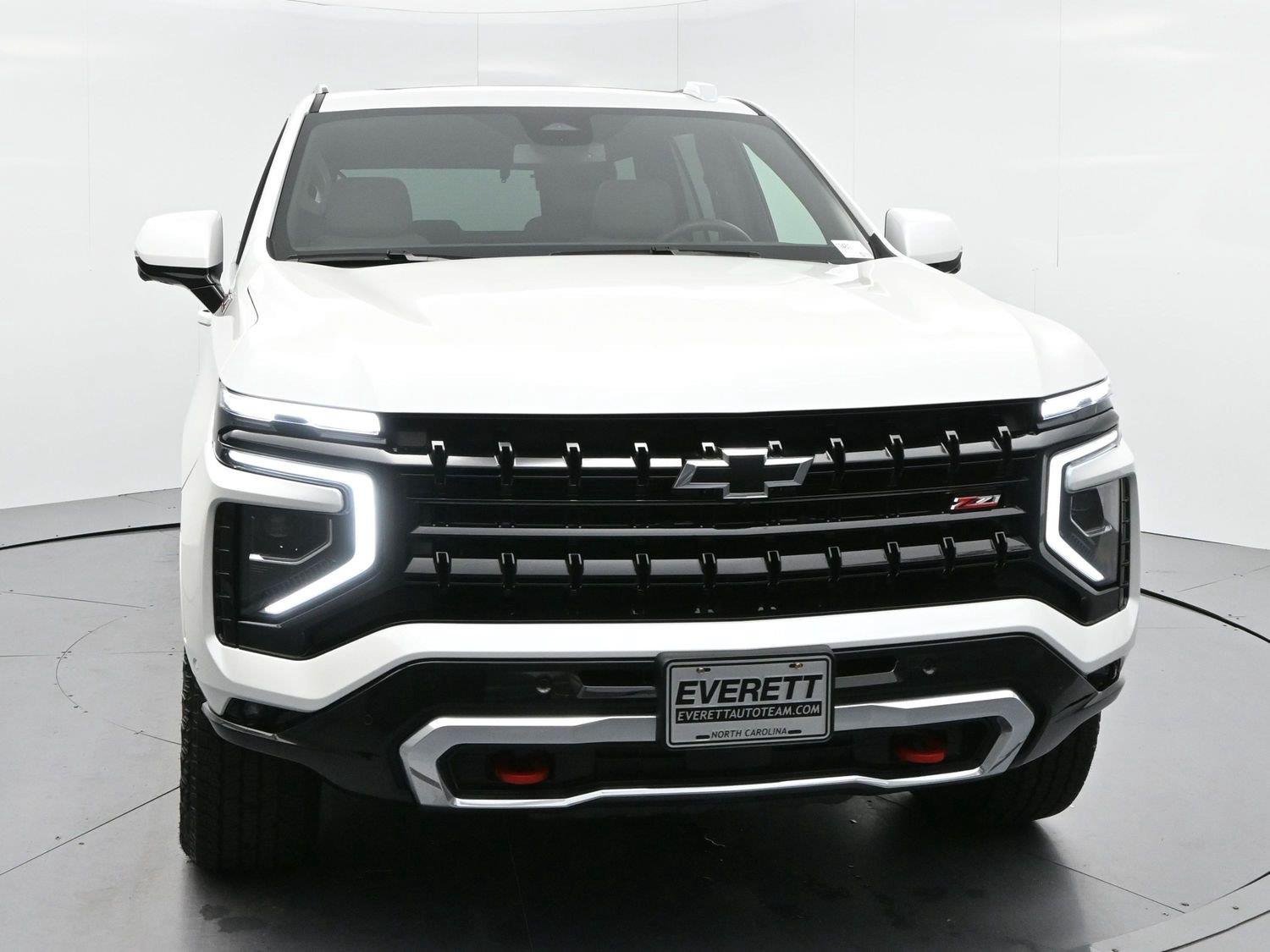 Used 2025 Iridescent Pearl Tricoat Chevrolet Z71 image 2