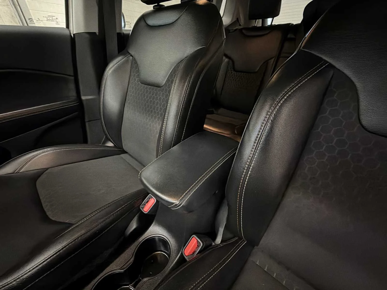 Used 2020 White Clearcoat Jeep Latitude image 21