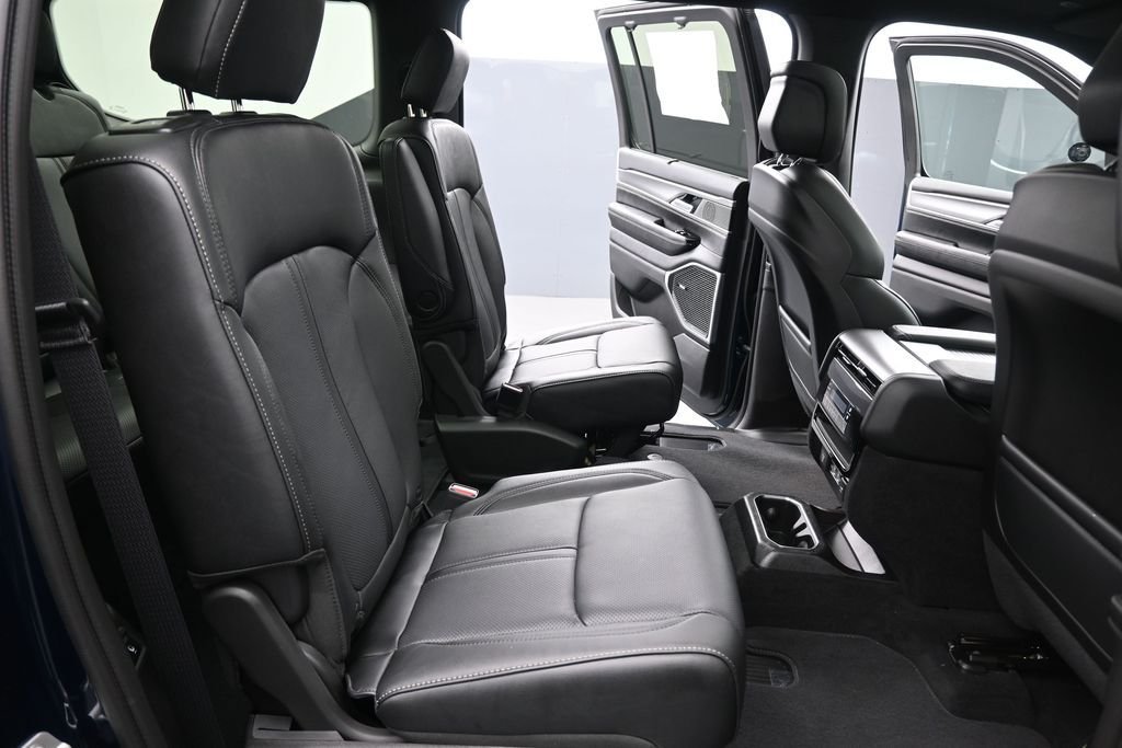 New 2026 Fathom Blue Pearl-Coat Exterior Paint (Late Availability) Jeep Limited Reserve image 25