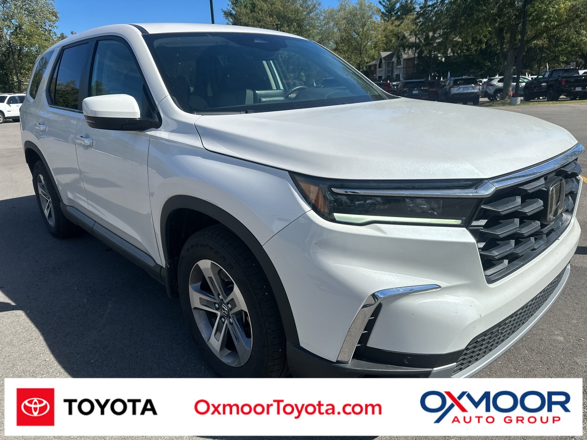Used 2025 White Honda EX-L image 1