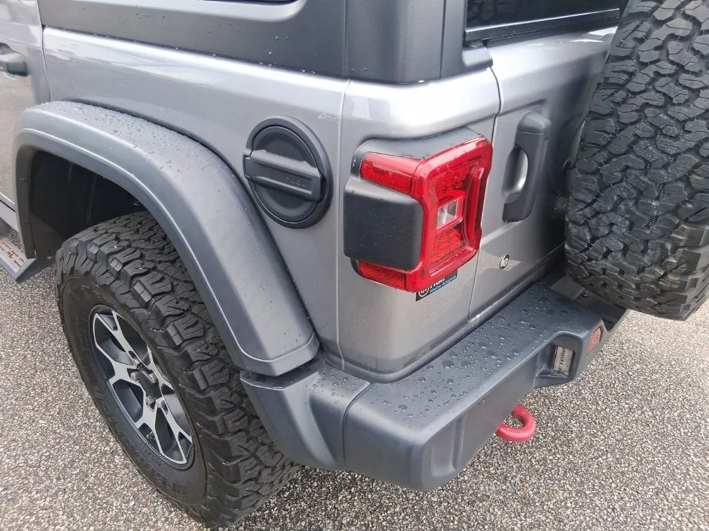 Used 2020 Silver Jeep Unlimited Rubicon image 8