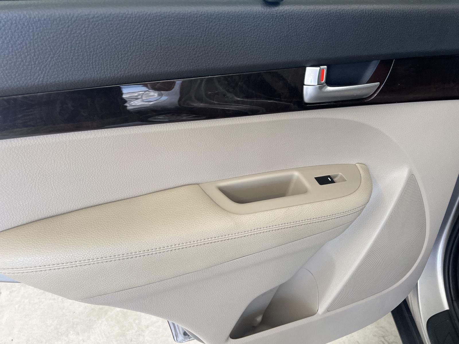 Used 2014 Satin Metal Kia LX image 27