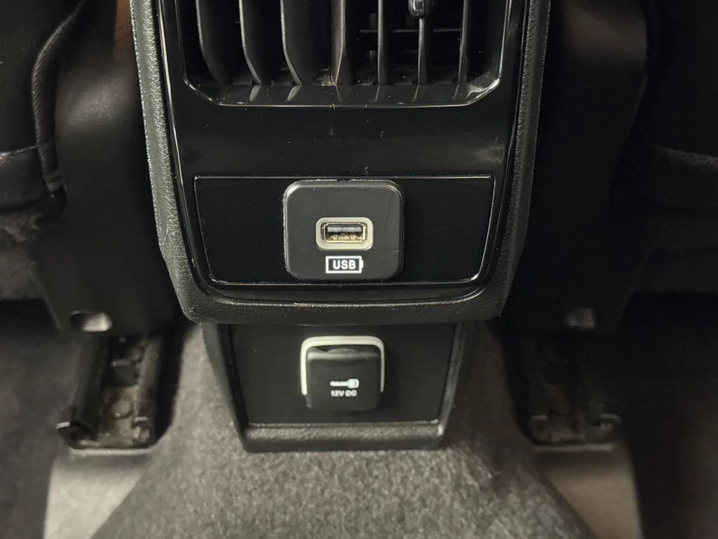 Used 2024 Silver Jeep Latitude image 14