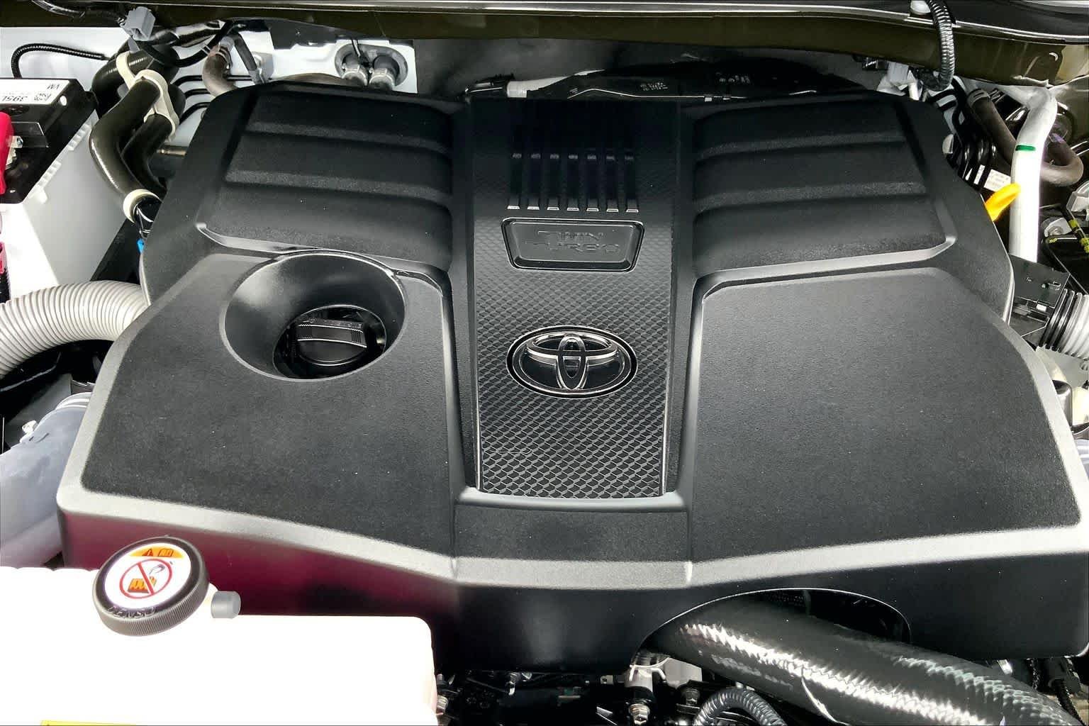 Used 2025 Ice Cap Toyota Limited image 32