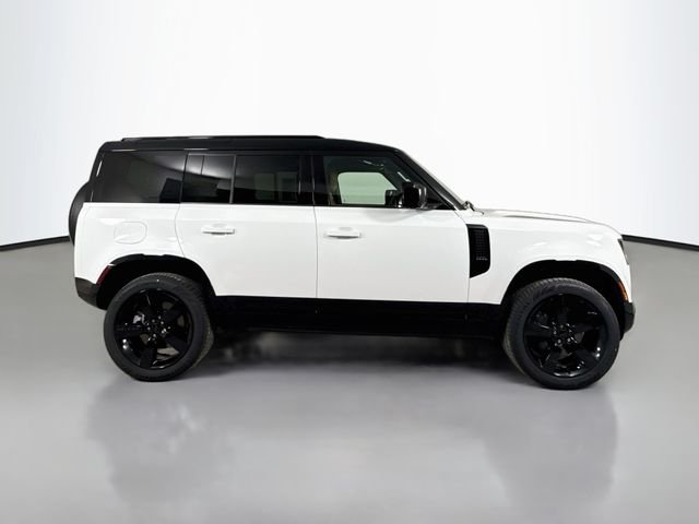 New 2026 Fuji White Land Rover X-Dynamic SE image 4