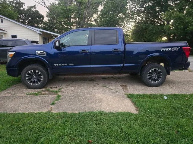 Used 2018 Blue Nissan PRO-4X image 2