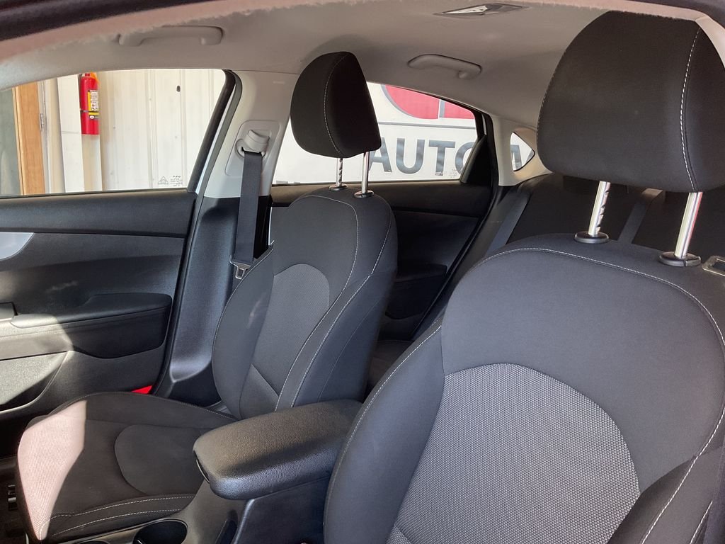 Used 2023 White Kia LXS image 15