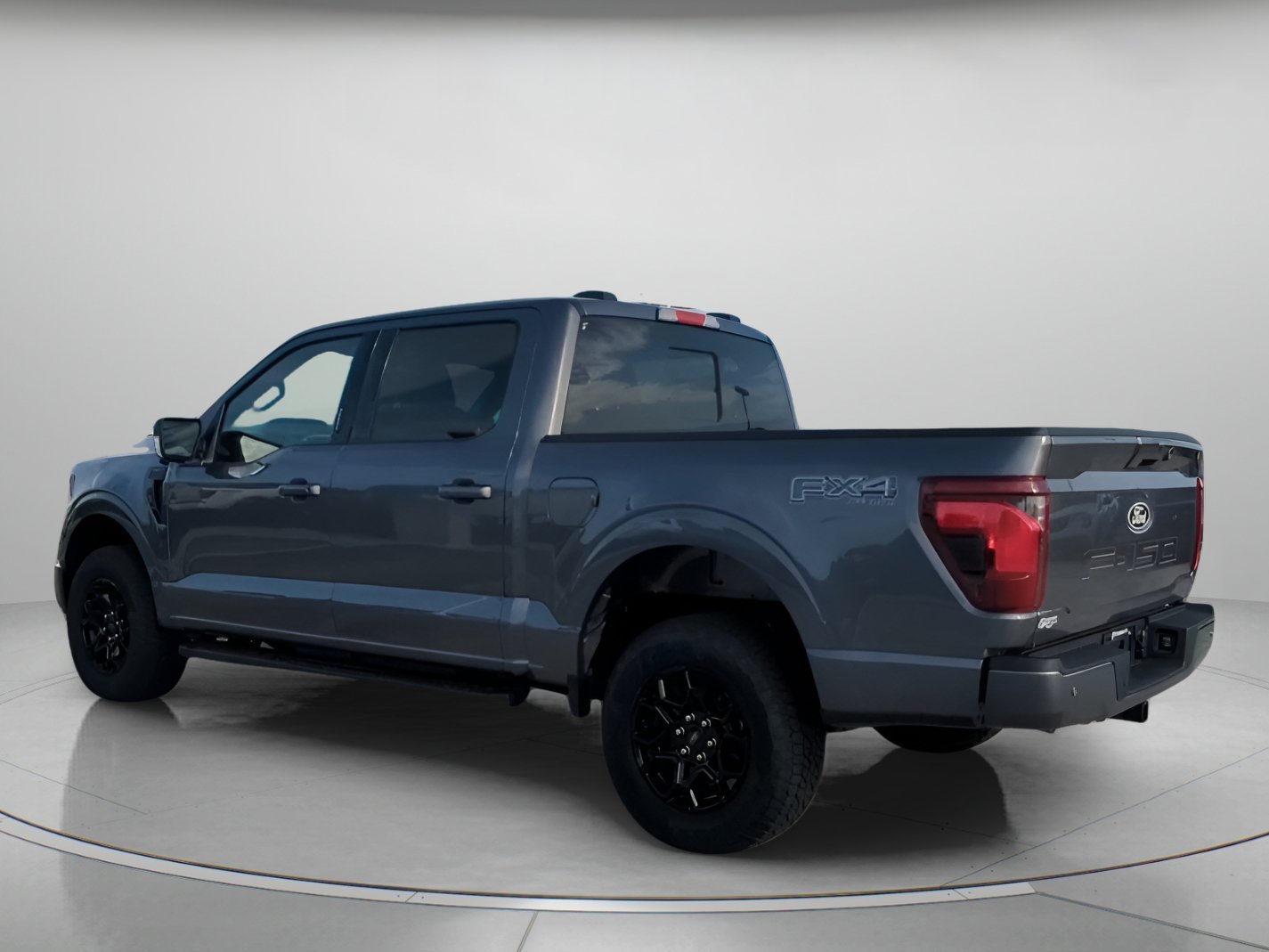 New 2026 Carbonized Gray Metallic Ford XLT image 18