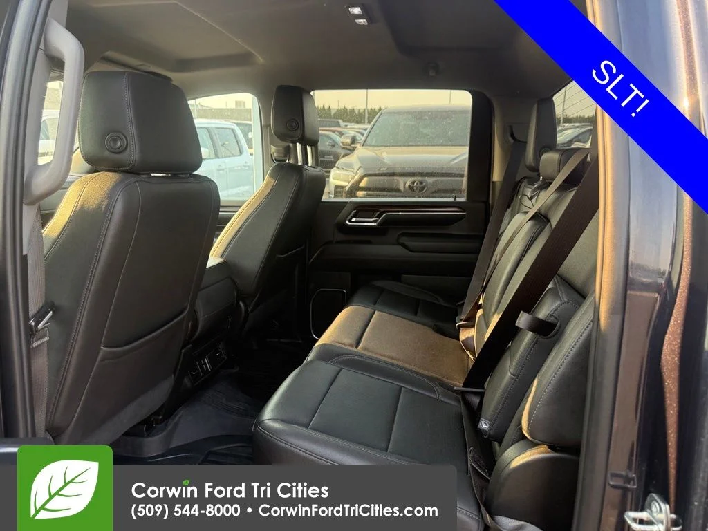 Used 2024  GMC SLT image 4