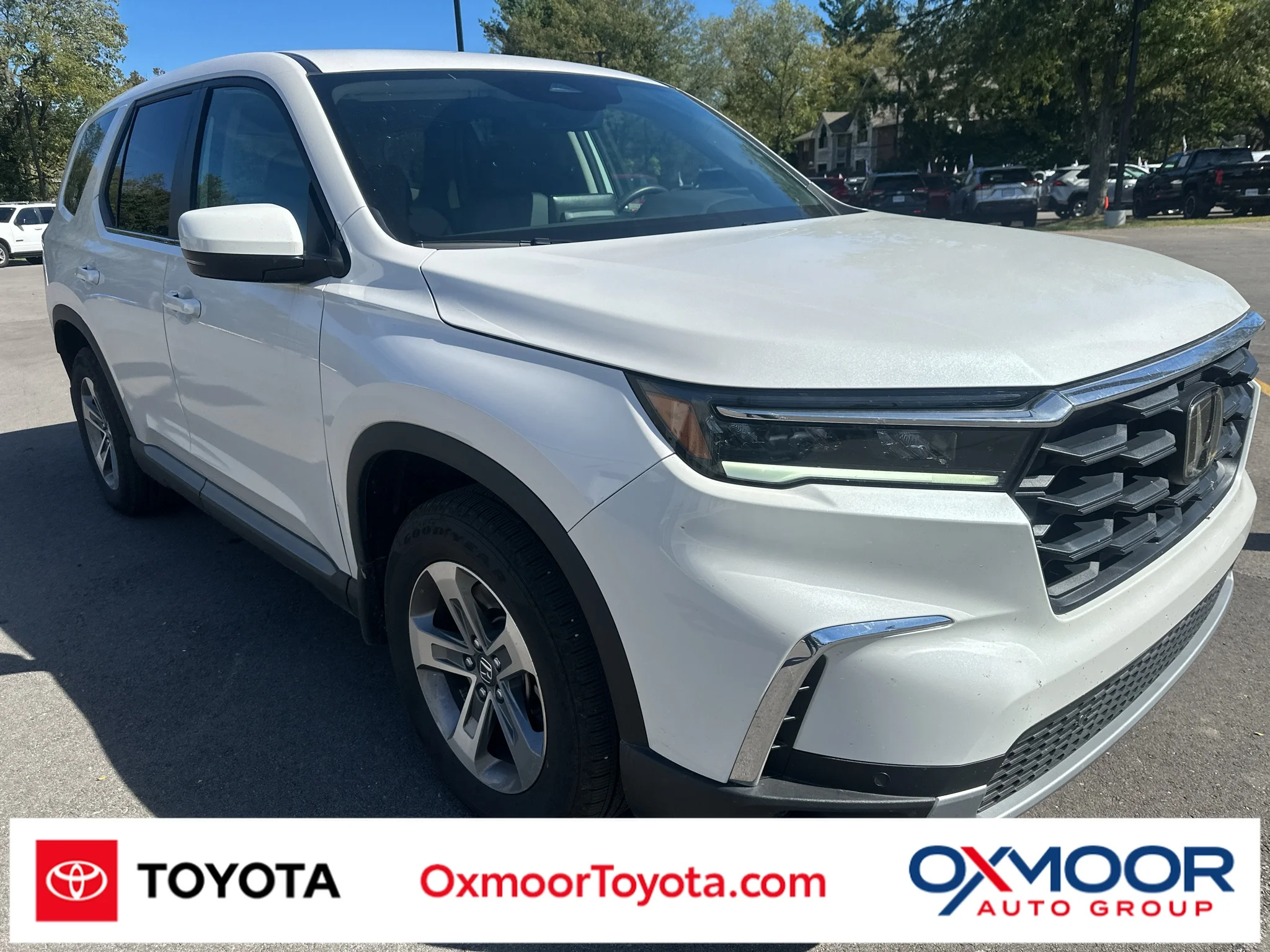 Used 2025 White Honda EX-L image 1