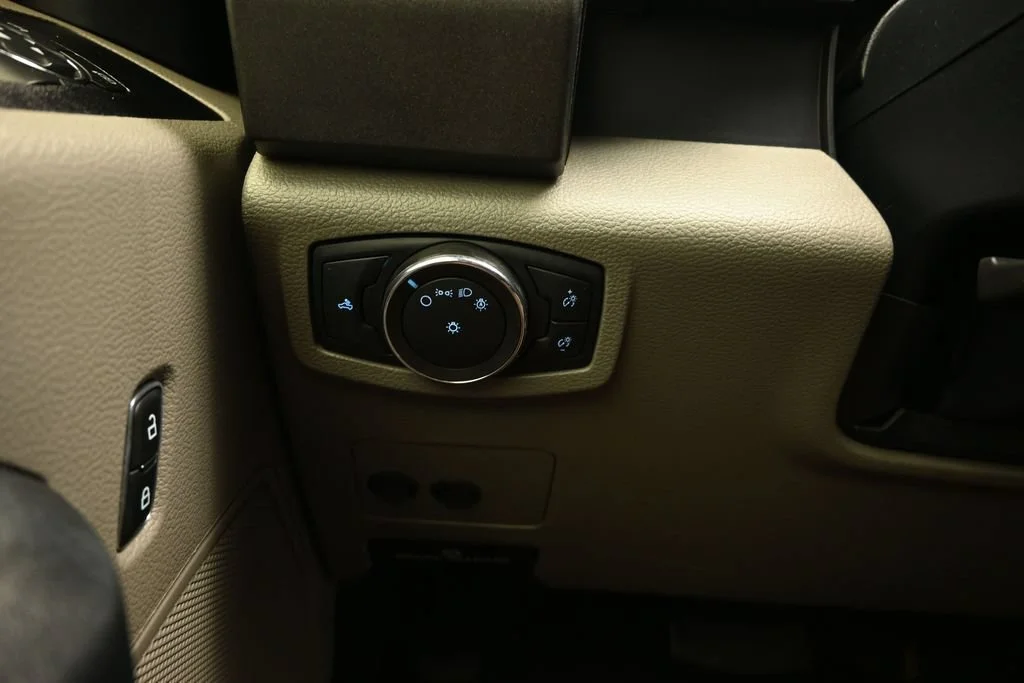 Used 2022 White Ford XL image 23