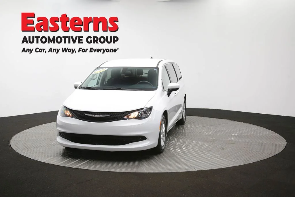 Used 2022 White Chrysler LX image 52