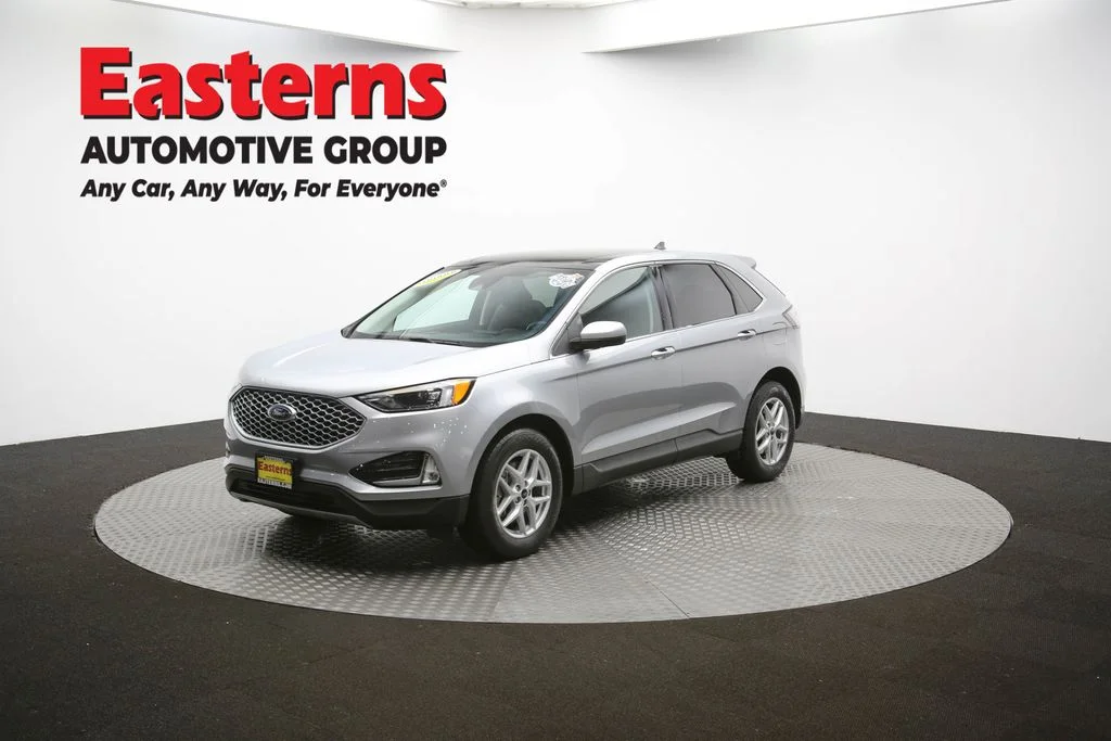 Used 2023 Silver Ford SEL image 52